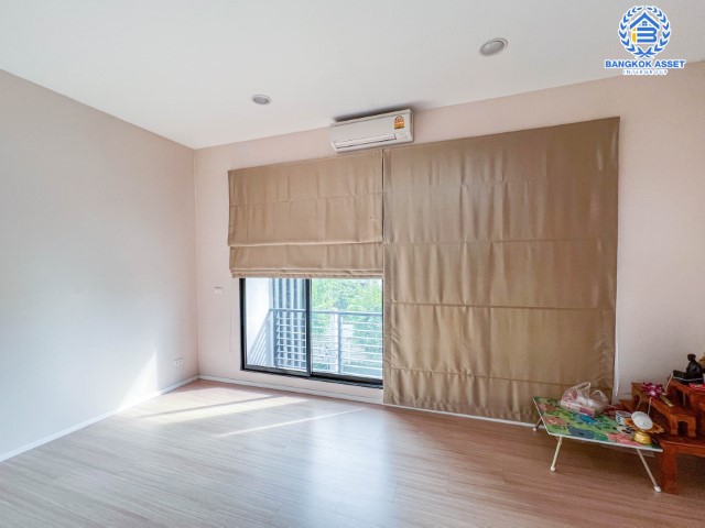 *****ทาวน์โฮมมือสองย่านนนทบุรีฯ ม.บ้านกลางเมือง รัตนาธิเบศร์ เนื้อที่กว้าง 18.10 ตร.ว. บ้านสไตล์ home office หน้าบ้านไม่ชนกับใคร พร้อมฟังก์ชัน 3 ห้องนอน 3 ห้องน้ำ ที่จอดรถ 2 คัน บนทำเลแห่งการเดินทาง ใกล้รถไฟฟ้าสายสีม่วง "สถานีบางกระสอ" และทางด่วน "ศรีรัช"